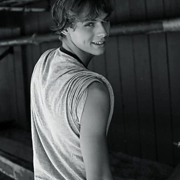 Meet your Posher, Russel - Picture 1 of 1